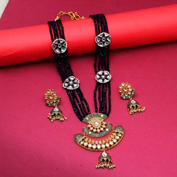 Black necklace-sets 1
