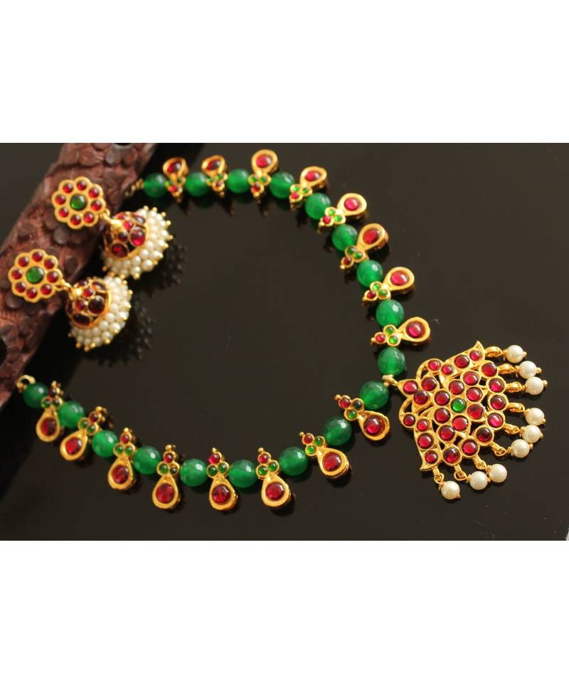 Beautiful Handmade Green Kemp Designer Necklace Set