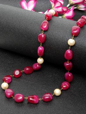 Red pearls necklaces 1