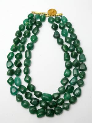 Green pearls necklaces 1