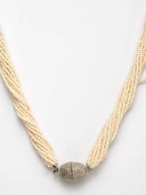 White pearls necklaces 2