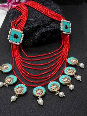 Green pearls necklaces 1