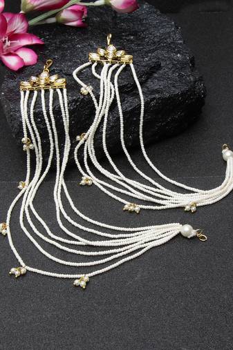 White pearls earrings