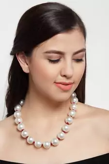 White pearls necklaces
