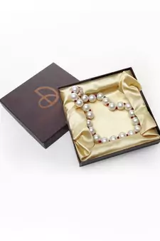 White pearls necklaces