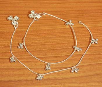 White Metal Silver Plated Copper Anklet with Ghungroo Design 1