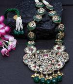 Green artificial stones and beads necklaces