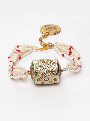 Red pearl bracelets 1