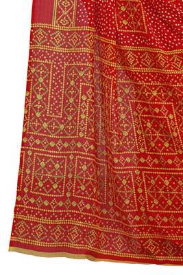 Red printed georgette saree with blouse 3