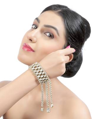 Fancy Adornable Design For Festive With Gold Finishing Bracelet 2