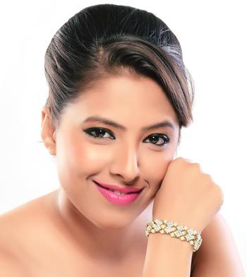 Gracefull Gold Finish With White Stone And Pearl Adjustable Bracelet 2