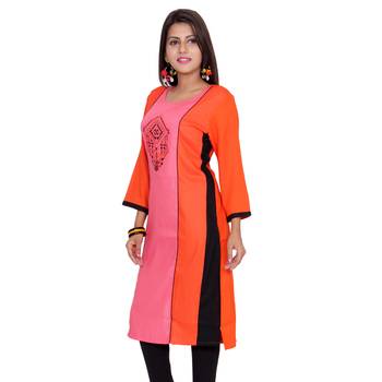 Women Pink Printed Straight Kurta 3