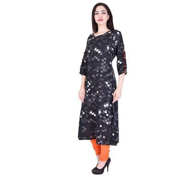 Women Black Printed Straight Kurta 3