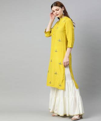 Women Green Solid Straight Viscose Musline Kurta 2