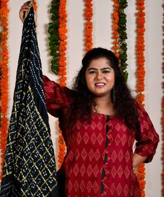 Maroon Scallop Chanderi Handblock Kurta with Dupatta & Pants 3