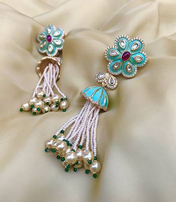 Gold pearl earrings 1