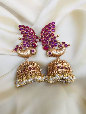 Gold earrings 3