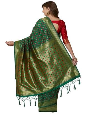 Green woven Silk blend saree with blouse 2