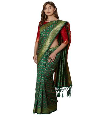 Green woven Silk blend saree with blouse 3
