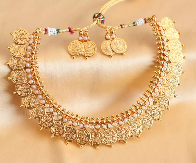 Beautiful Pearl Coin Necklace Set