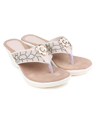 White synthetic Beautiful and comfortable heels 1