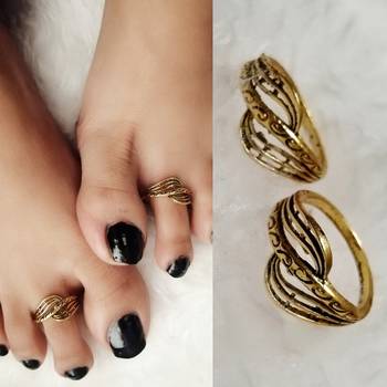 Gold toe-rings 1