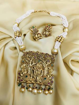 Gold necklaces 1