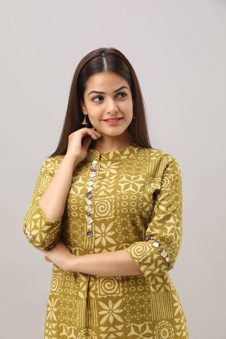 Women's  green Cotton Geometric Printed Straight Kurta