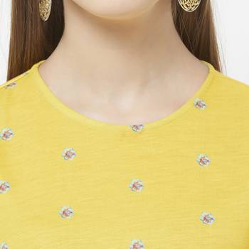 Yellow printed polyester crop-tops 5