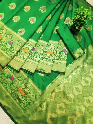 Green woven banarasi silk saree with blouse 5