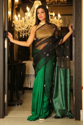 Green woven matka silk saree with blouse 1