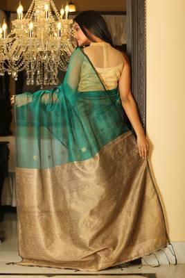 Beige woven matka silk saree with blouse 2
