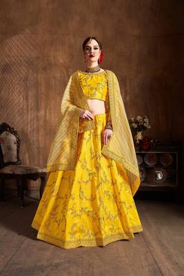yellow embroidered silk lehenga 4