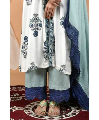Seafoam Green Gather Kurta Set with Laced Mulmul Dupatta 3