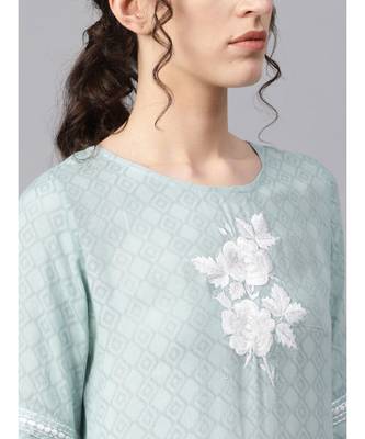 Women Sea Green & Off White Embroidered Straight Rayon Dobby Kurta With Pant 5