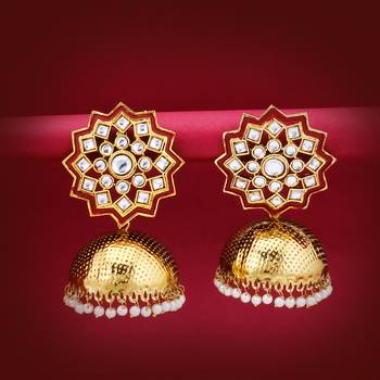 Gold pearl earrings 1
