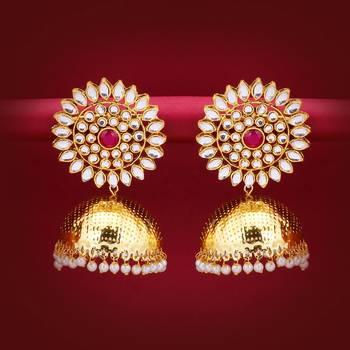 Gold pearl earrings 1