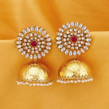 Gold pearl earrings 2