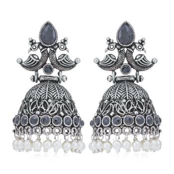 Black pearl earrings 1