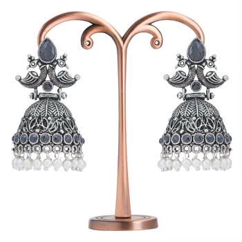 Black pearl earrings 2