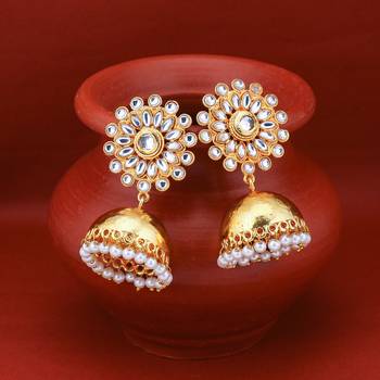 Gold pearl earrings 1