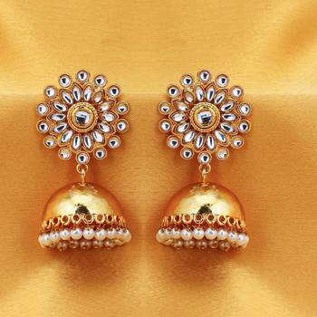 Gold pearl earrings 2