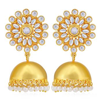 Gold pearl earrings 3