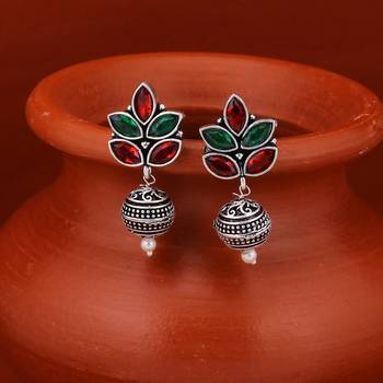 Red pearl earrings 1