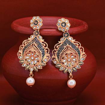 Gold pearl earrings 1