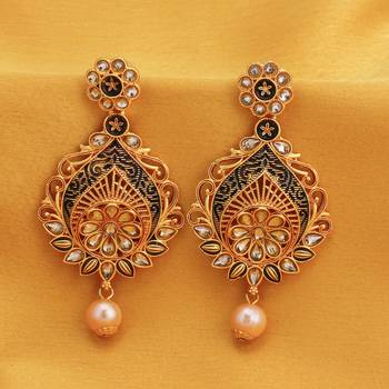 Gold pearl earrings 2