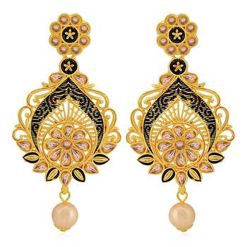 Gold pearl earrings 3