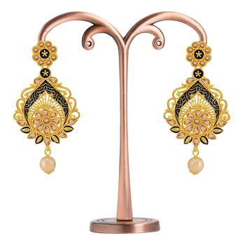 Gold pearl earrings 4
