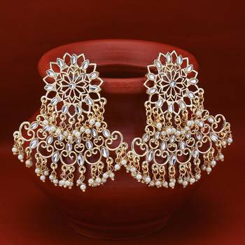 Gold pearl earrings 1