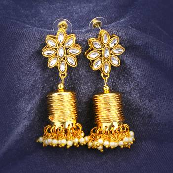 Gold pearl earrings 1